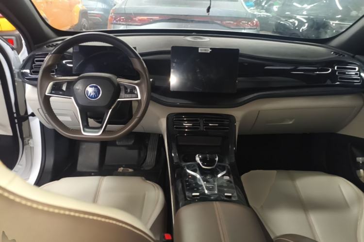 Used BYD Qin PLUS 2023 Champion Edition DM-i 55KM Leading Model Center Console