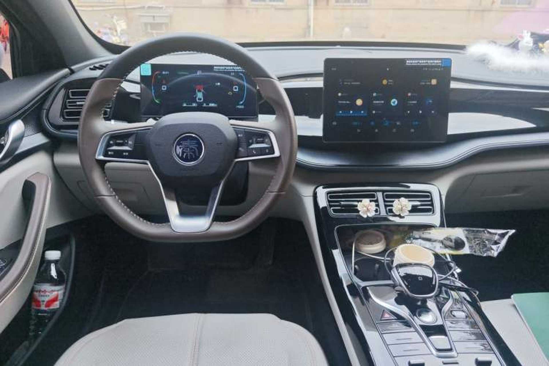 Used BYD Qin PLUS 2023 Champion Edition DM-i 55KM Leading Model Center Console