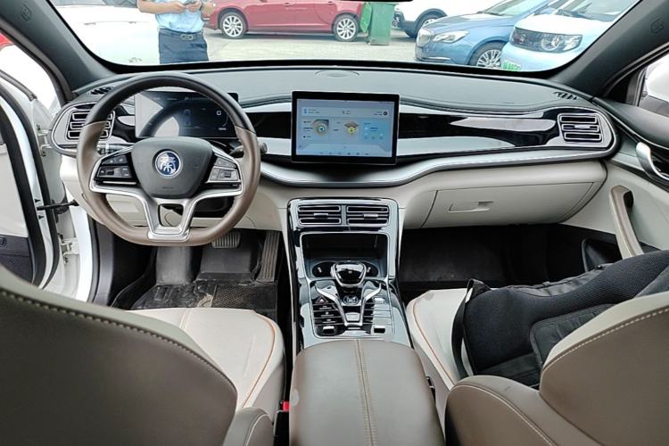 Used BYD Qin PLUS 2023 Champion Edition EV 420KM Superior Model Center Console