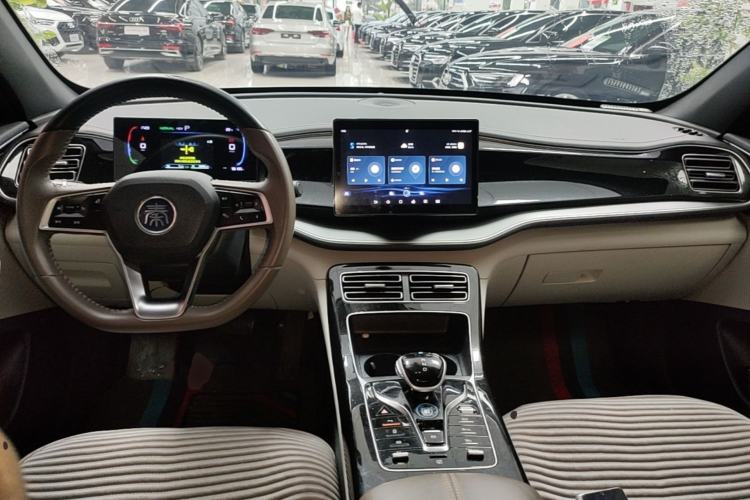 Used BYD Qin PLUS 2023 Champion Edition DM-i 120KM Leading Model Center Console
