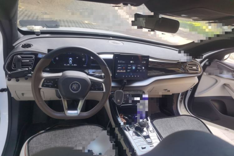 Used BYD Qin PLUS 2023 Champion Edition DM-i 55KM Superior Model Center Console