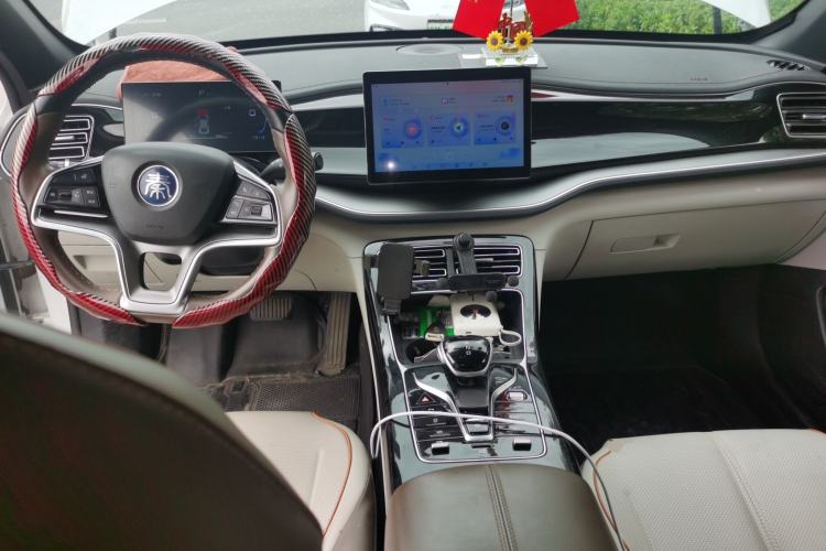 Used BYD Qin PLUS 2023 Champion Edition EV 510KM Leading Model Center Console
