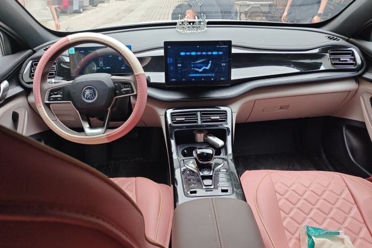 Used BYD Qin PLUS 2023 Champion Edition DM-i 55KM Leading Model Center Console