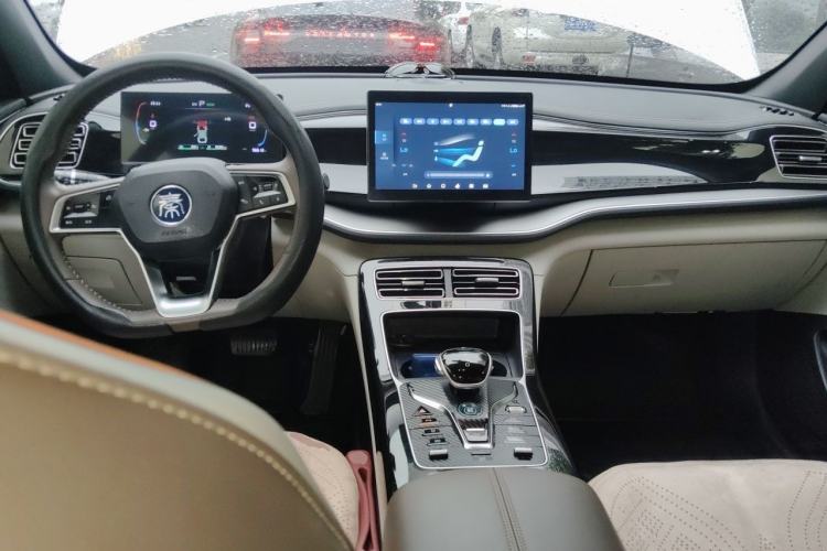 Used BYD Qin PLUS 2023 Champion Edition DM-i 120KM Leading Model Center Console