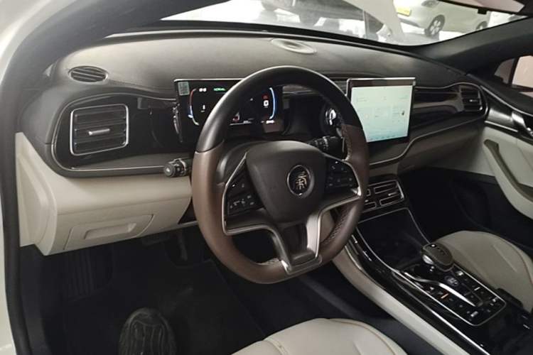 Used BYD Qin PLUS 2023 Champion Edition EV 510KM Leading Model Center Console