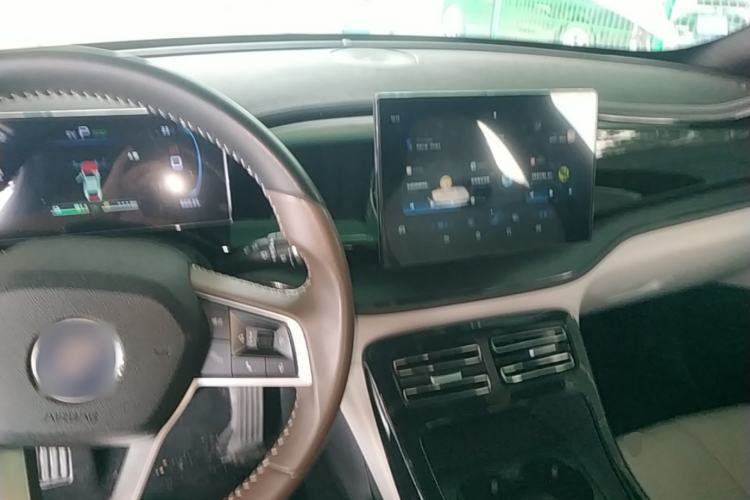 Used BYD Qin PLUS 2023 Champion Edition DM-i 55KM Leading Model Center Console