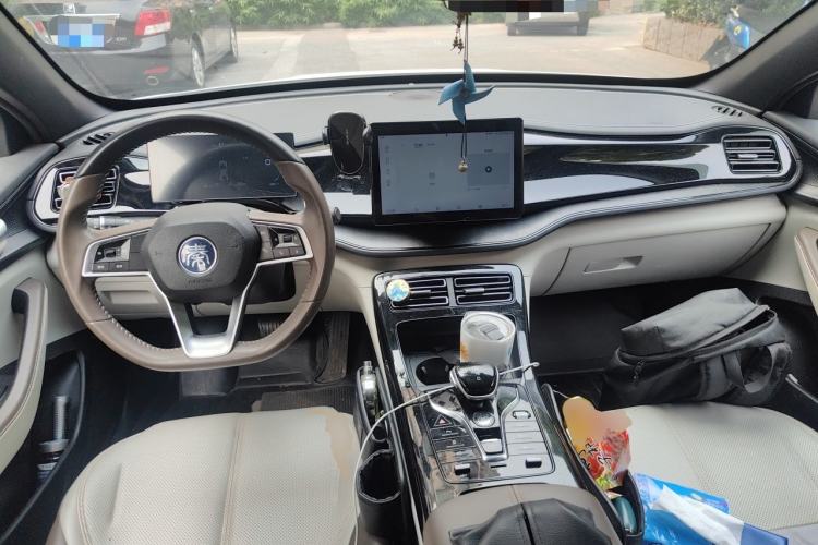 Used BYD Qin PLUS 2023 Champion Edition DM-i 55KM Leading Model Center Console