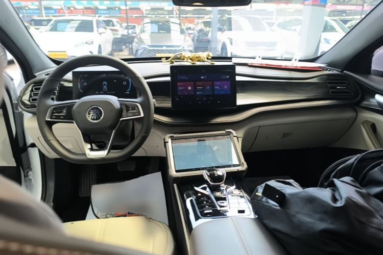 Used BYD Qin PLUS 2023 Champion Edition DM-i 55KM Leading Model Center Console
