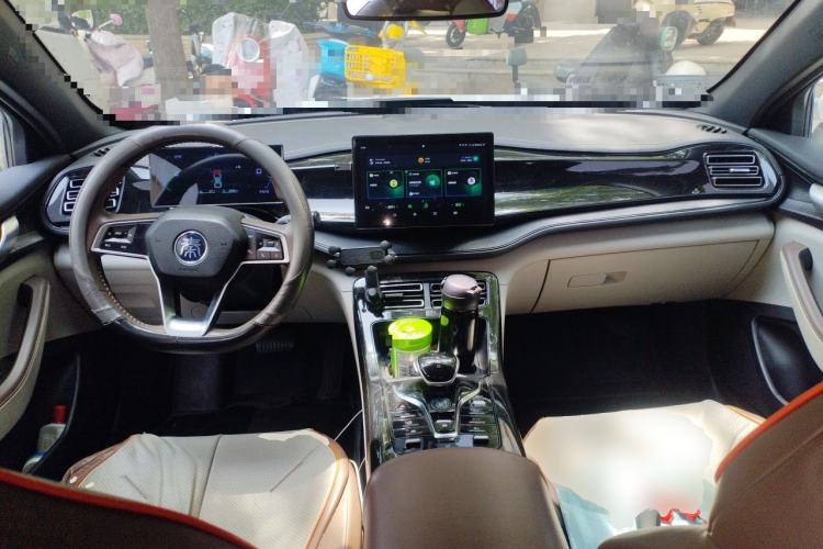 Used BYD Qin PLUS 2023 Champion Edition DM-i 55KM Leading Model Center Console