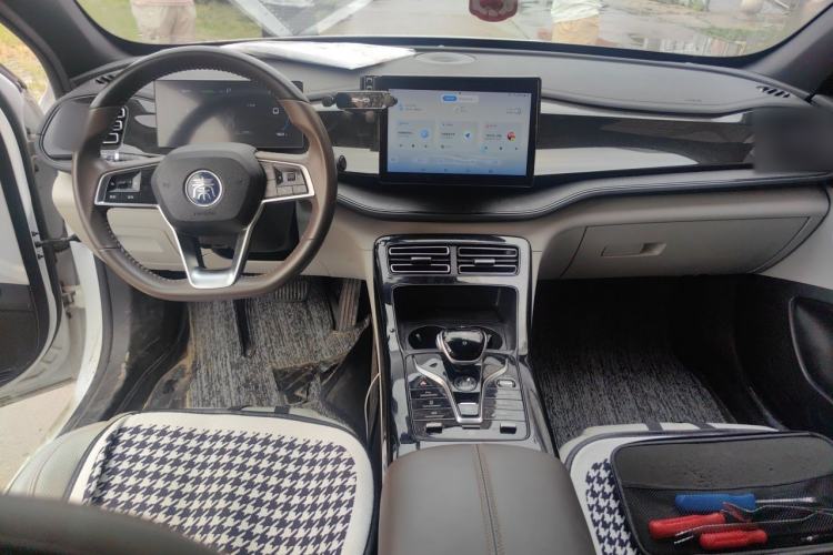 Used BYD Qin PLUS 2023 Champion Edition DM-i 55KM Leading Model Center Console