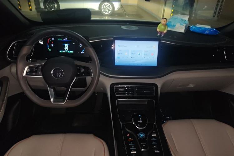 Used BYD Qin PLUS 2023 Champion Edition DM-i 55KM Superior Model Center Console