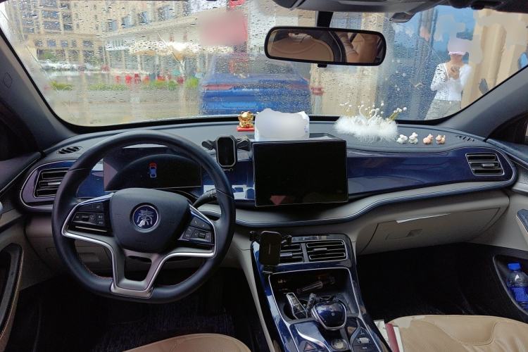 Used BYD Qin PLUS 2023 Champion Edition EV 510KM Leading Model Center Console