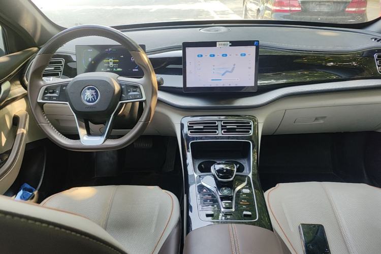Used BYD Qin PLUS 2023 Champion Edition DM-i 120KM Leading Model Center Console