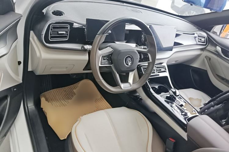 Used BYD Qin PLUS 2023 Champion Edition DM-i 55KM Superior Model Center Console