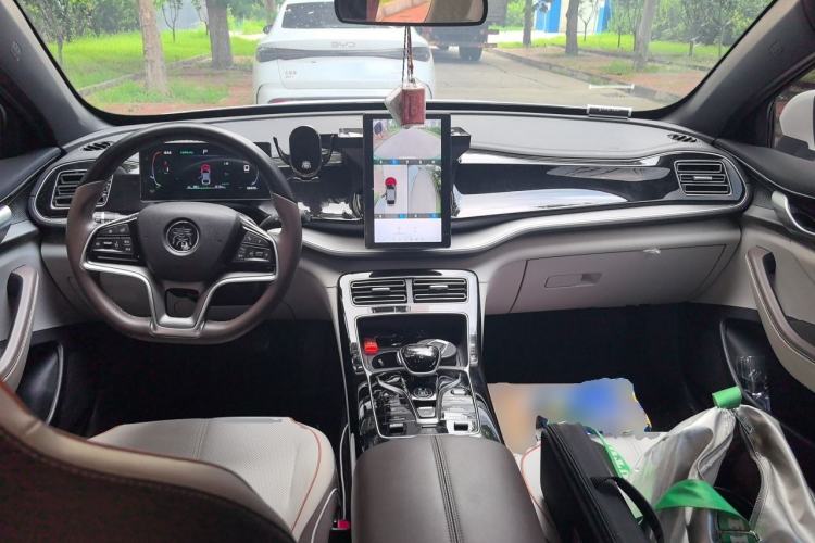 Used BYD Qin PLUS 2023 Champion Edition EV 420KM Superior Model Center Console