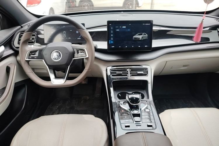 Used BYD Qin PLUS 2023 Champion Edition DM-i 55KM Leading Model Center Console