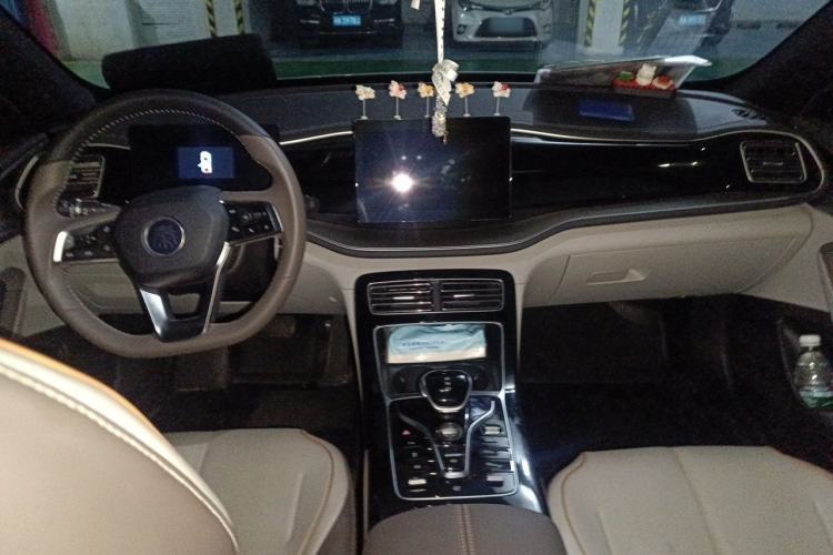Used BYD Qin PLUS 2023 Champion Edition DM-i 55KM Superior Model Center Console