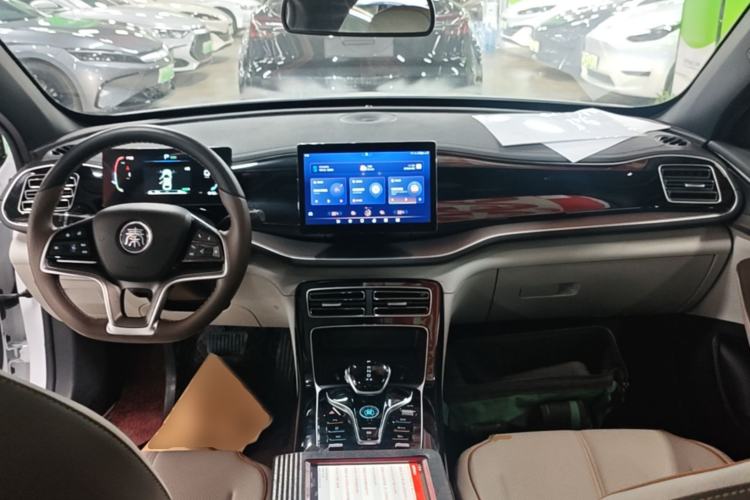 Used BYD Qin PLUS 2023 Champion Edition EV 420KM Superior Model Center Console