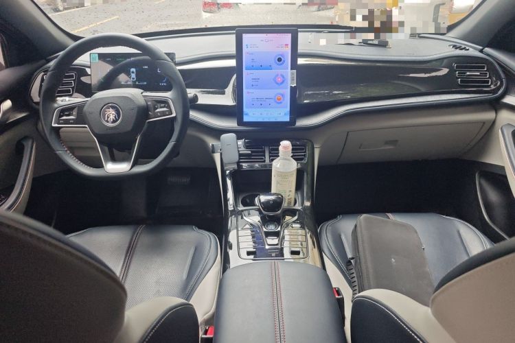 Used BYD Qin PLUS 2023 Champion Edition DM-i 55KM Leading Model Center Console