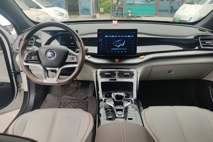 Used BYD Qin PLUS 2023 Champion Edition EV 510KM Leading Model Center Console