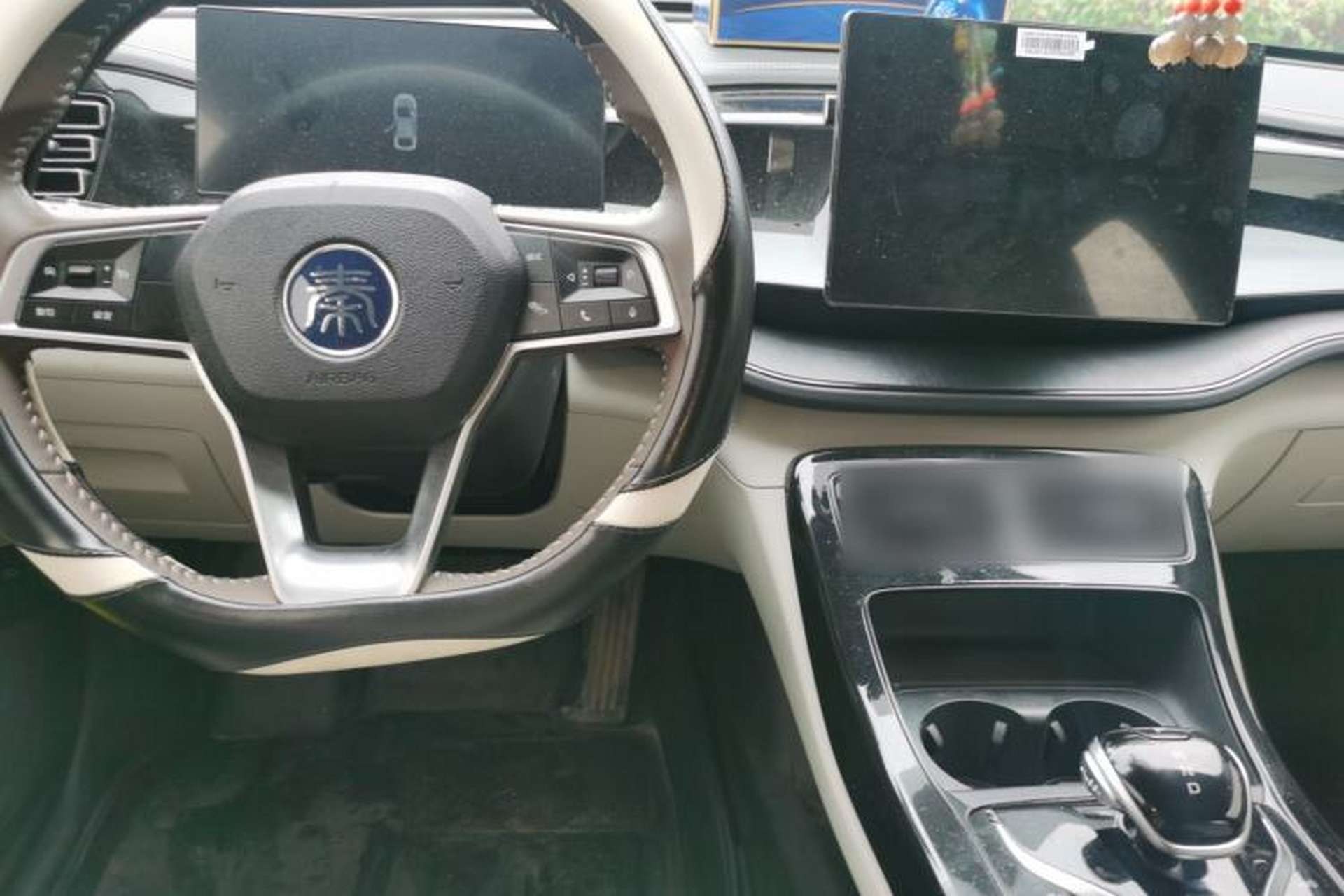Used BYD Qin PLUS 2023 Champion Edition DM-i 55KM Leading Model Center Console
