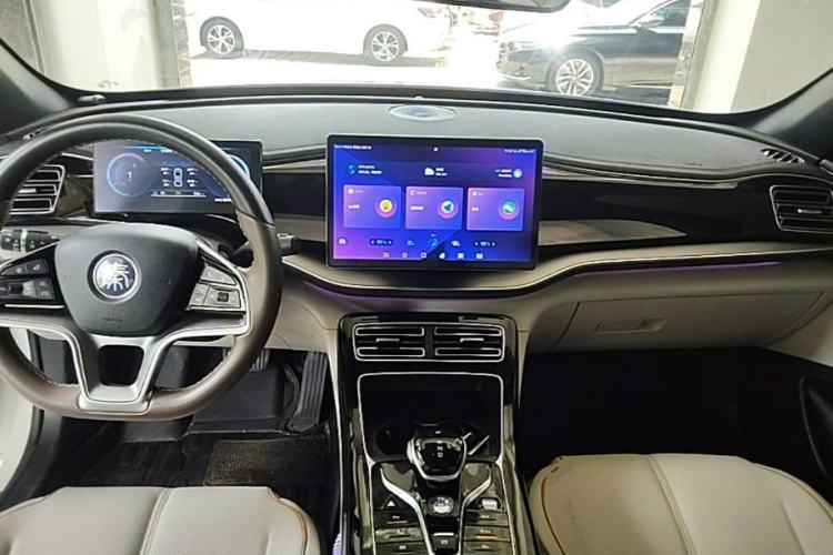 Used BYD Qin PLUS 2023 Champion Edition EV 610KM Excellence Model Center Console