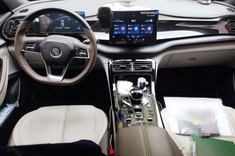 Used BYD Qin PLUS 2023 Champion Edition DM-i 55KM Leading Model Center Console