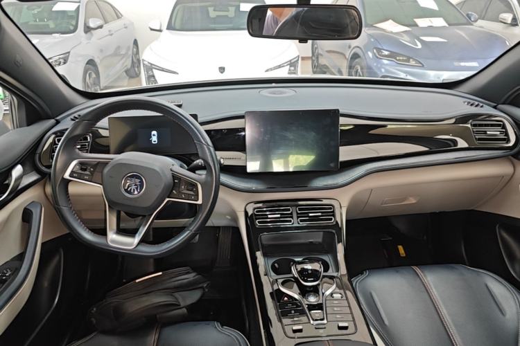 Used BYD Qin PLUS 2023 Champion Edition DM-i 55KM Leading Model Center Console