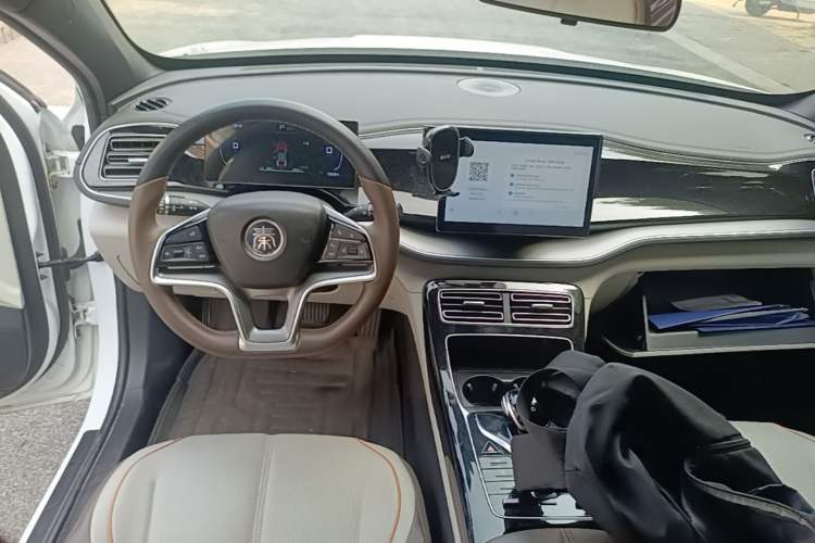 Used BYD Qin PLUS 2023 Champion Edition EV 510KM Leading Model Center Console