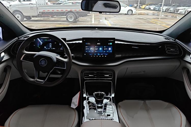 Used BYD Qin PLUS 2023 Champion Edition DM-i 120KM Leading Model Center Console