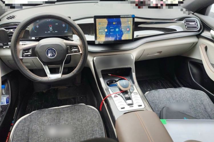 Used BYD Qin PLUS 2023 Champion Edition DM-i 55KM Leading Model Center Console