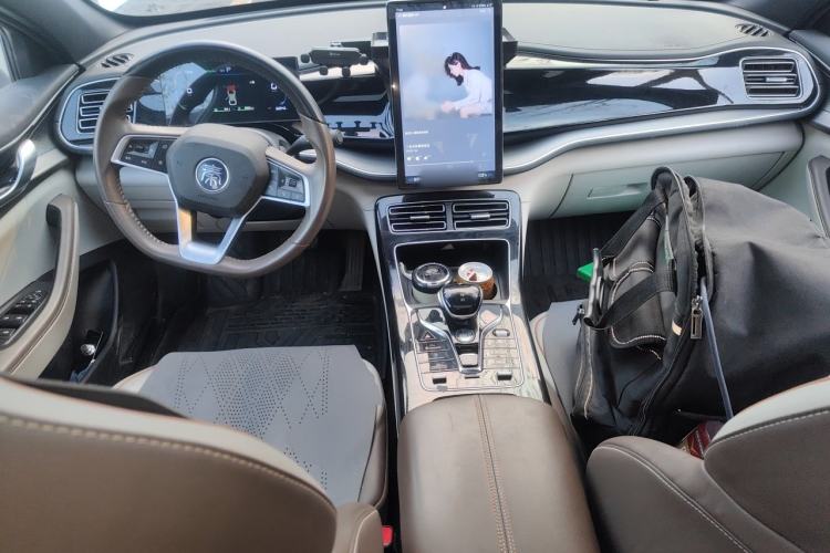 Used BYD Qin PLUS 2023 Champion Edition DM-i 120KM Beyond Model Center Console