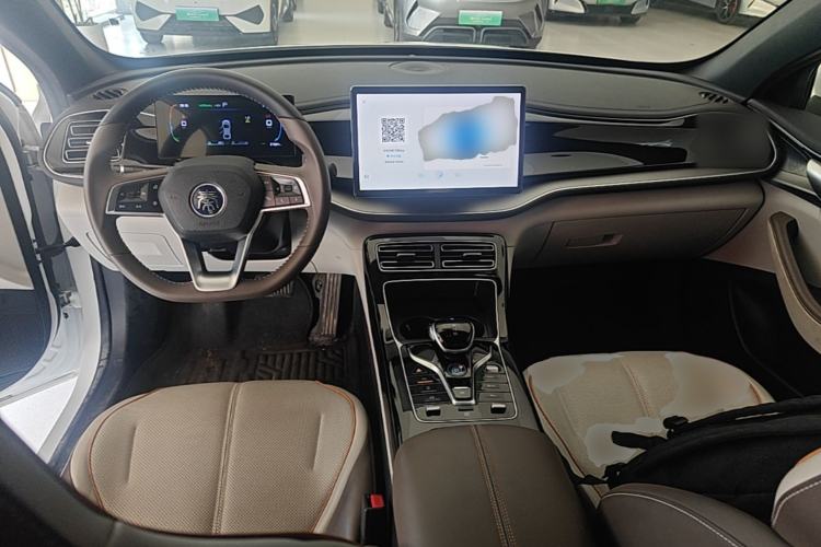 Used BYD Qin PLUS 2023 Champion Edition DM-i 120KM Beyond Model Center Console