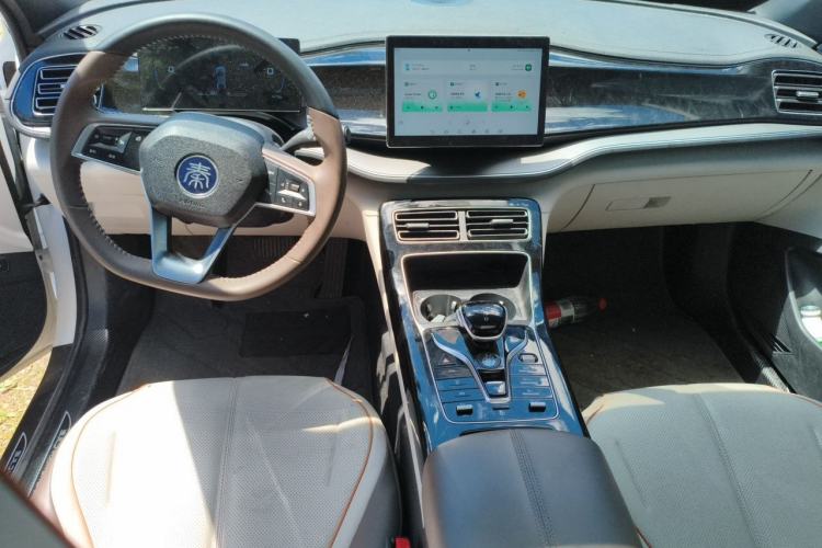 Used BYD Qin PLUS 2023 Champion Edition DM-i 120KM Leading Model Center Console