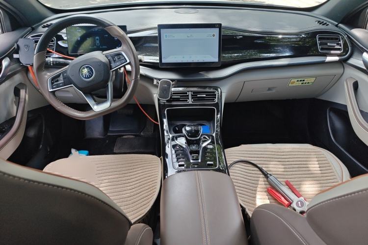 Used BYD Qin PLUS 2023 Champion Edition DM-i 120KM Leading Model Center Console