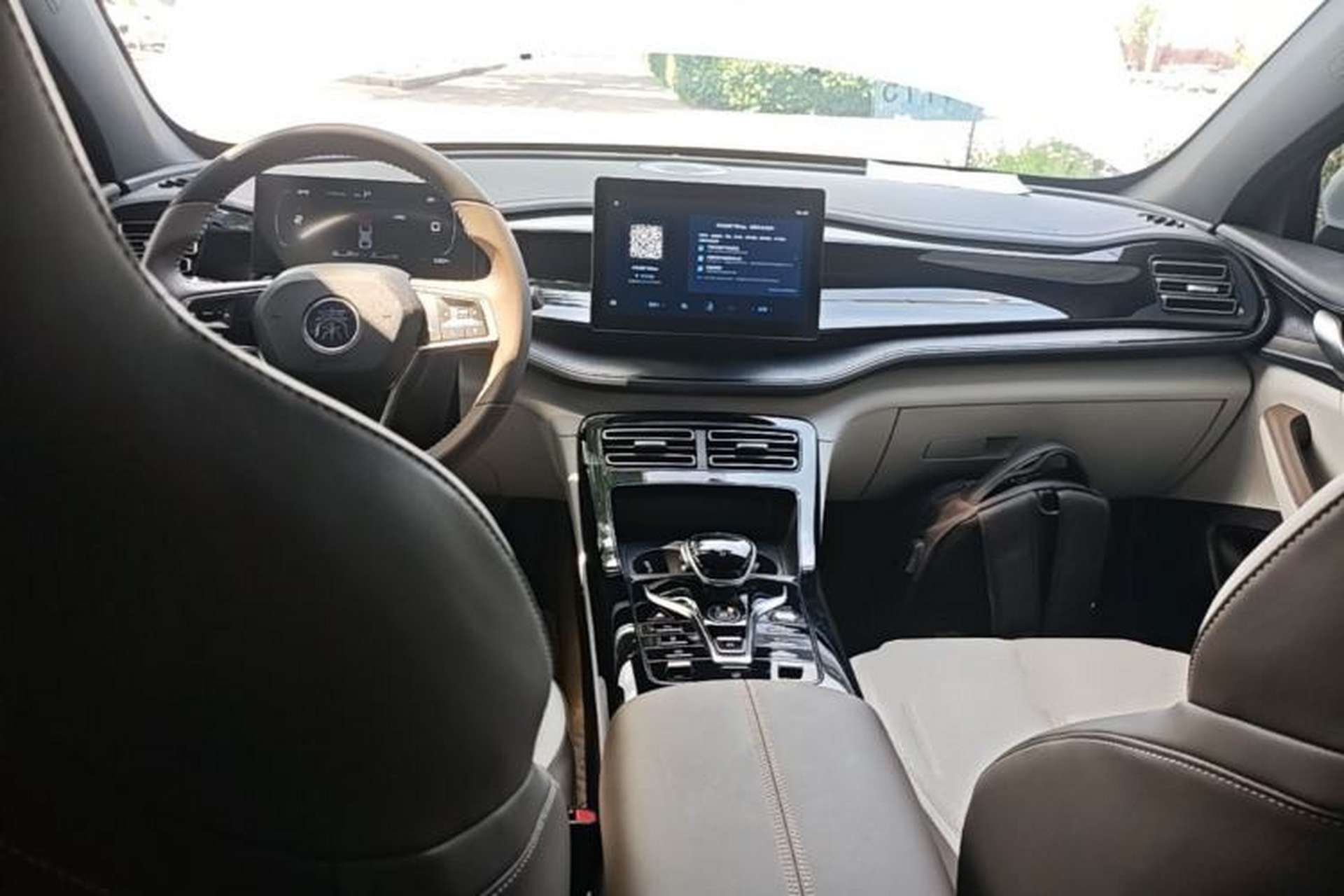 Used BYD Qin PLUS 2023 Champion Edition DM-i 55KM Leading Model Center Console