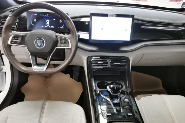 Used BYD Qin PLUS 2023 Champion Edition DM-i 55KM Leading Model Center Console