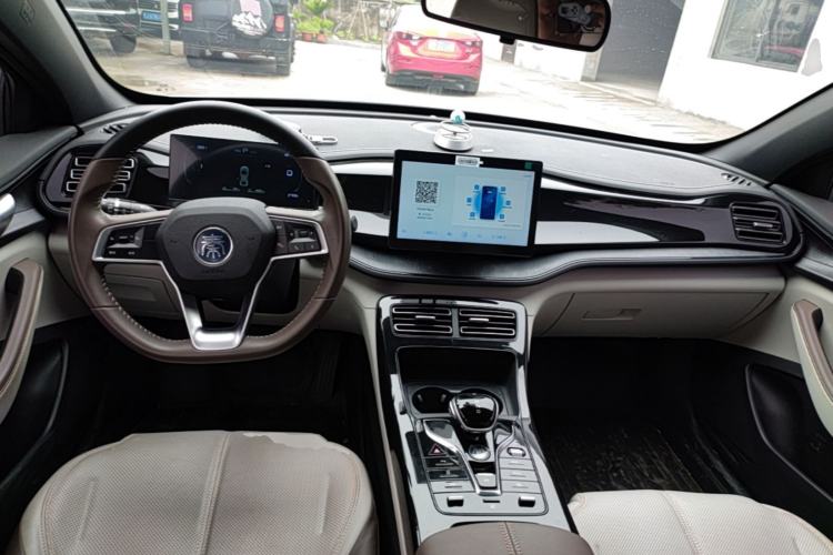 Used BYD Qin PLUS 2023 Champion Edition DM-i 55KM Leading Model Center Console