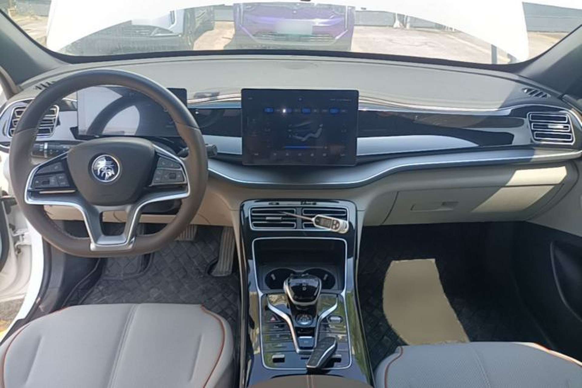 Used BYD Qin PLUS 2023 Champion Edition EV 420KM Leading Model Center Console