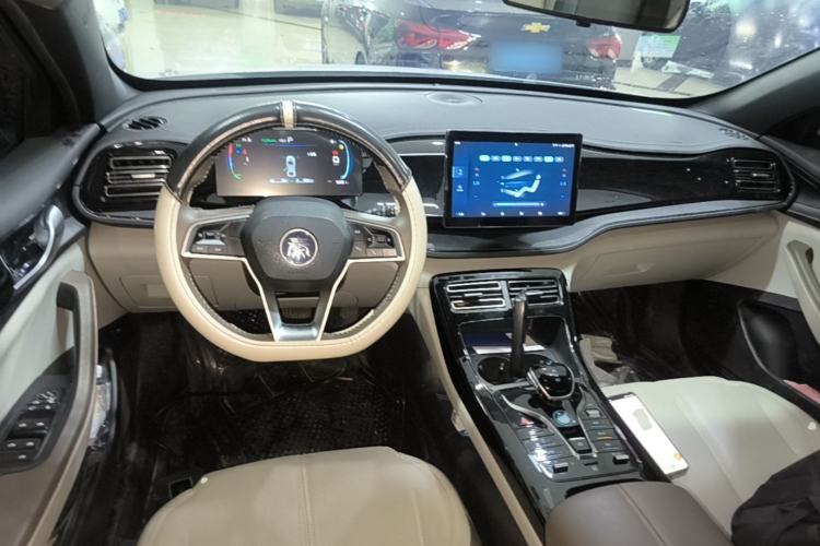 Used BYD Qin PLUS 2023 Champion Edition DM-i 55KM Leading Model Center Console
