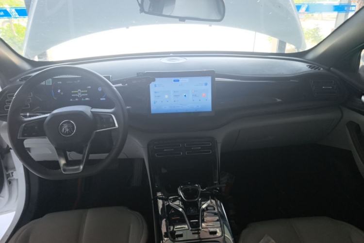 Used BYD Qin PLUS 2023 Champion Edition DM-i 55KM Leading Model Center Console