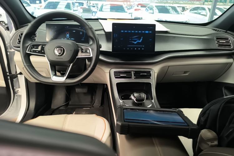 Used BYD Qin PLUS 2023 Champion Edition DM-i 55KM Superior Model Center Console