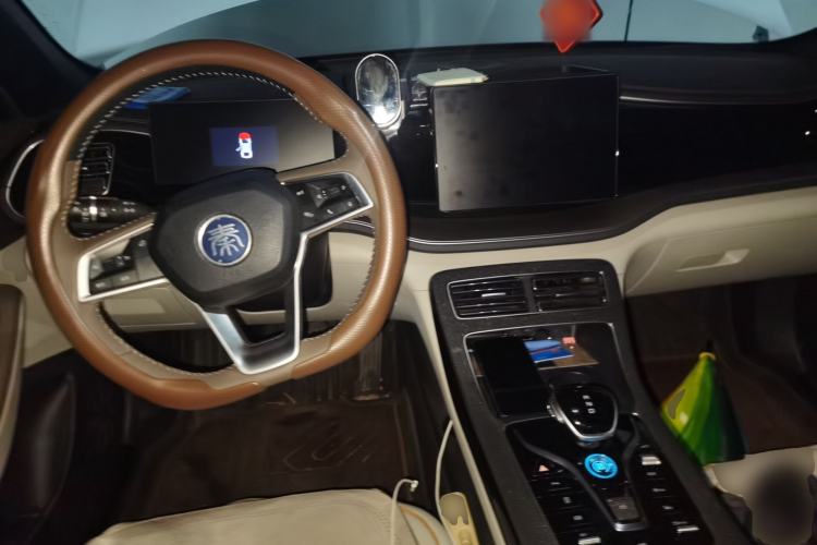 Used BYD Qin PLUS 2023 Champion Edition DM-i 120KM Leading Model Center Console