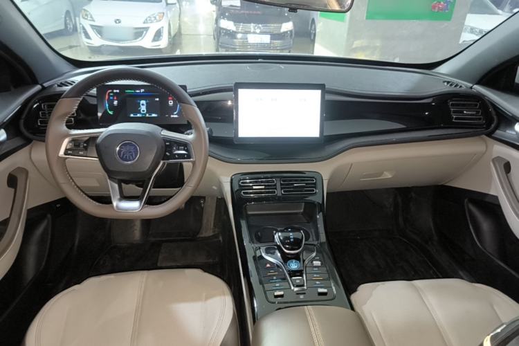 Used BYD Qin PLUS 2023 Champion Edition DM-i 55KM Leading Model Center Console