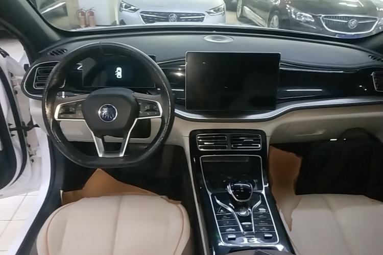 Used BYD Qin PLUS 2023 Champion Edition DM-i 120KM Beyond Model Center Console