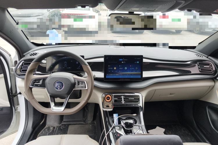 Used BYD Qin PLUS 2023 Champion Edition DM-i 55KM Leading Model Center Console