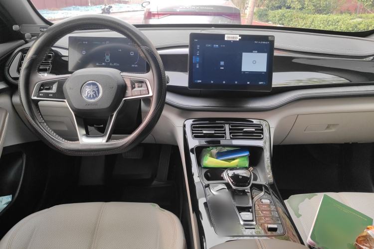Used BYD Qin PLUS 2023 Champion Edition DM-i 55KM Leading Model Center Console