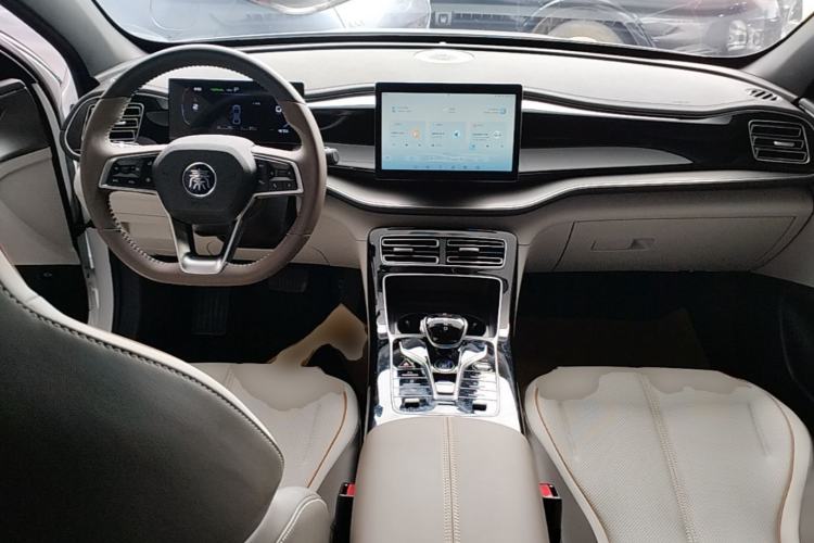 Used BYD Qin PLUS 2023 Champion Edition DM-i 55KM Superior Model Center Console