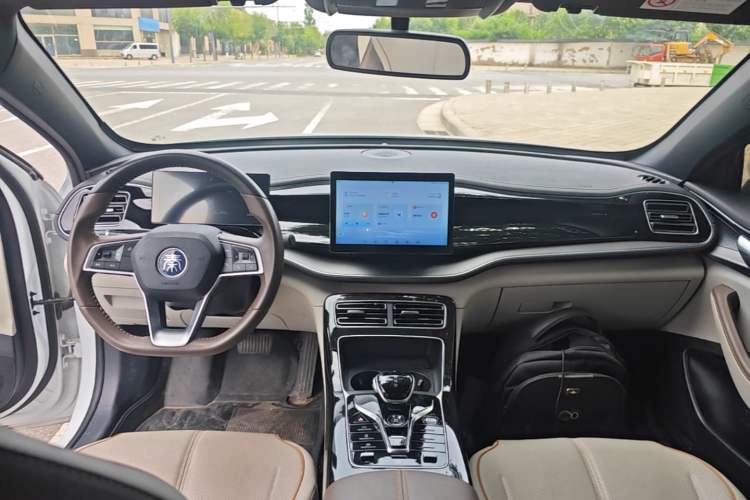 Used BYD Qin PLUS 2023 Champion Edition DM-i 120KM Leading Model Center Console