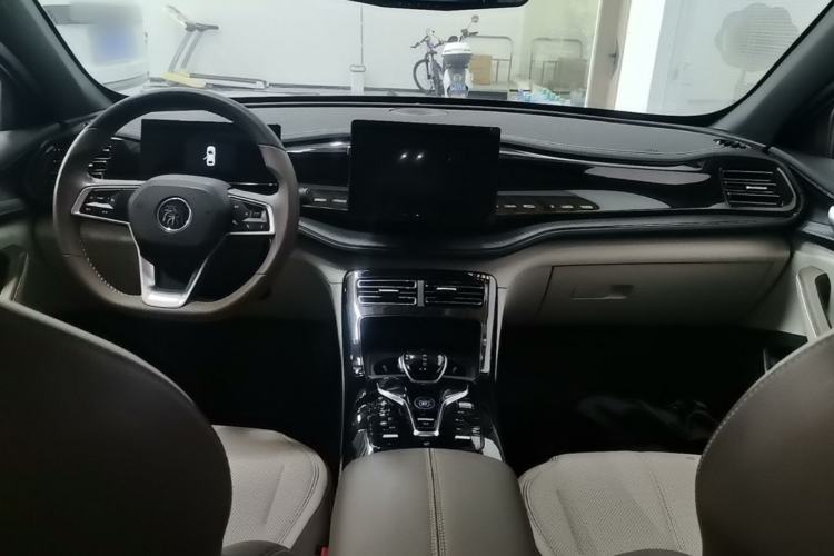 Used BYD Qin PLUS 2023 Champion Edition DM-i 55KM Leading Model Center Console